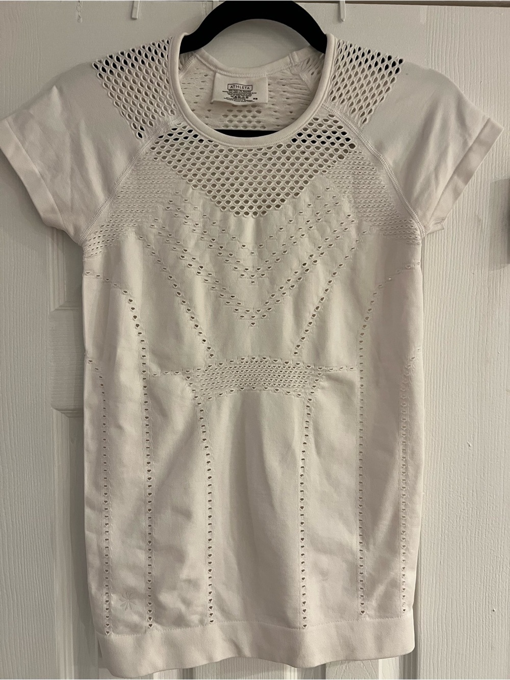 Athleta Seamless Vented White Short Sleeve Knit Top